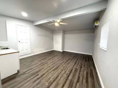 Main picture of 910 25th St E