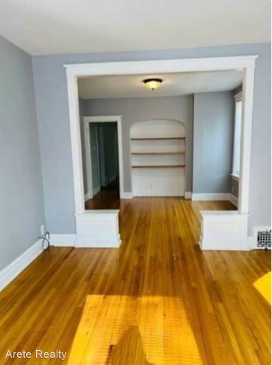 Main picture of 3501 N Oakley Ave