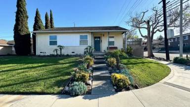 Main picture of 5230 Lee St