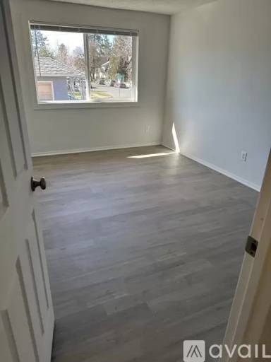Main picture of 1921 W Dean Ave