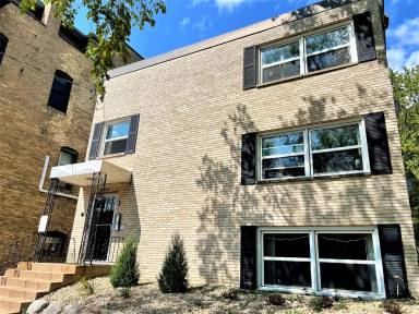 Main picture of 2714 W 43rd St