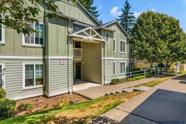 Main picture of West Oaks Condominiums