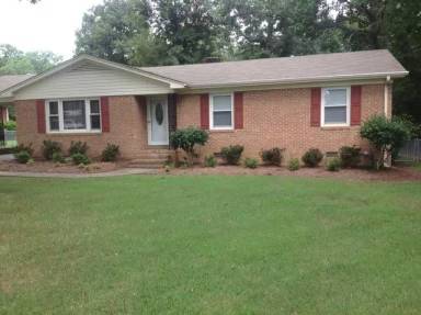Main picture of 400 Crestview Dr