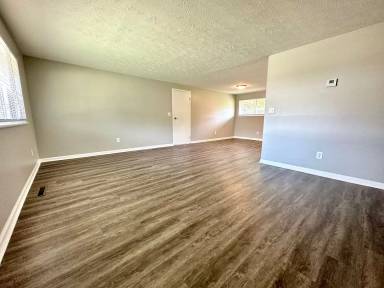 Main picture of 400 Henrich Dr