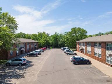 Main picture of 1721 Broadway St S