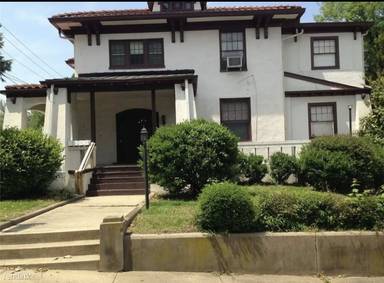 Main picture of 734 S Sycamore St