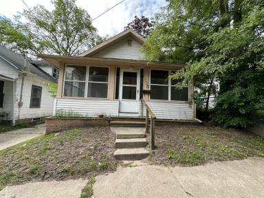 Main picture of 105 Hollis St