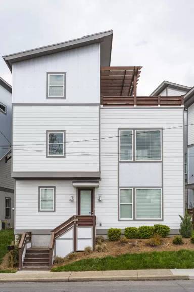 Main picture of 704 Porter Rd