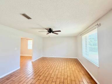 Main picture of 4904 Andrea Ln