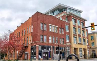 Main picture of 1131 N High St