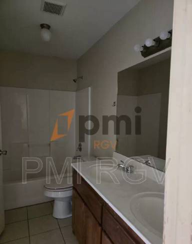 Main picture of 3704 Wyndham Ave
