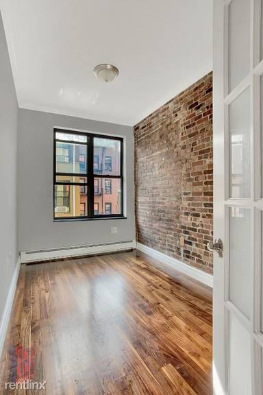Main picture of 124 Ridge St
