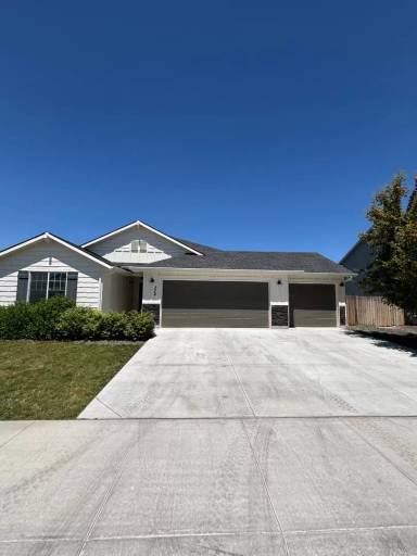 Main picture of 772 W Treehouse Way
