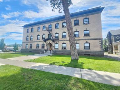 Main picture of 1905 W 2nd Ave