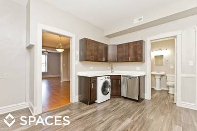 Main picture of 2801 W Logan