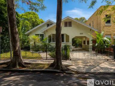 Main picture of 4737 NE Miami Pl