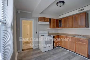 Main picture of 124 S Carey St