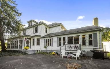 Main picture of 105 Dickinson Rd