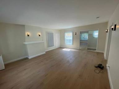 Main picture of 1015 1/2 N Martel Ave