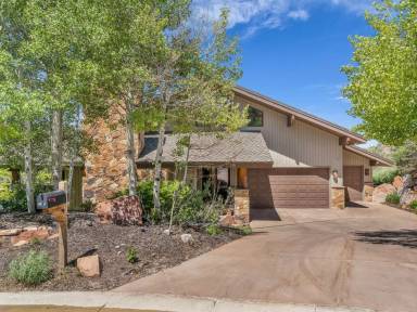 Main picture of 2555 Larkspur Dr