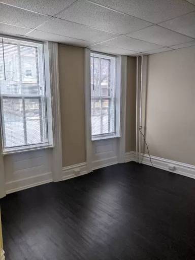 Main picture of 211 N Bedford St