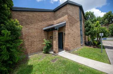 Main picture of 2308 Lake St