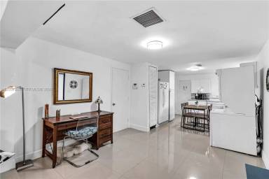 Main picture of 545 NW 52nd St