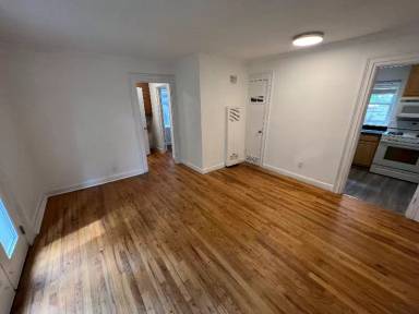 Main picture of 821 Barnett St NE