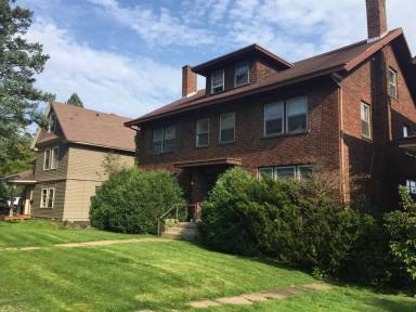 Main picture of 1910 E 3rd St