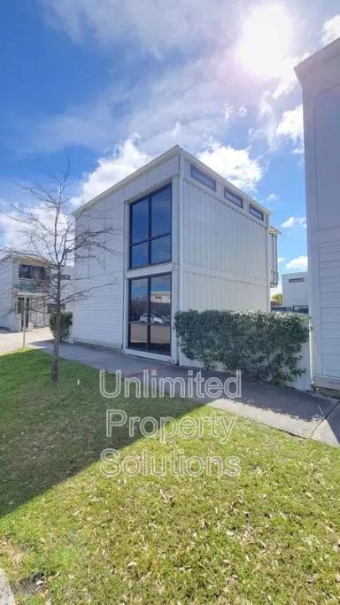 Main picture of 924 Container Park Ln