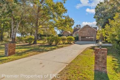 Main picture of 518 Chadwick Shores Dr