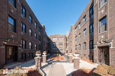 Main picture of 744 W Addison St