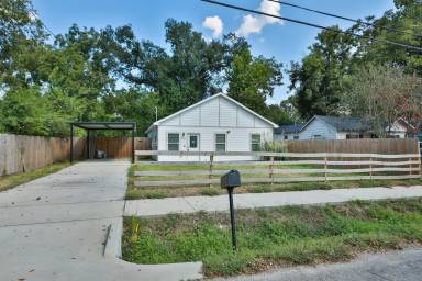 Main picture of 8316 Peachtree St