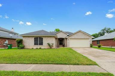 Main picture of 2419 Chestnut Path