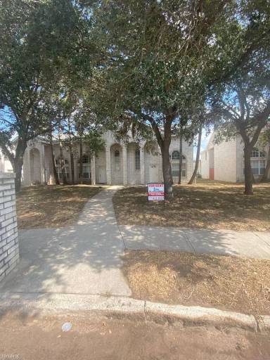 Main picture of 1001 E Westway Ave