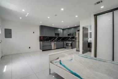 Main picture of 5030 Amestoy Ave