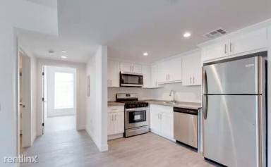 Main picture of Lenox Oaks