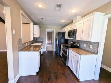 Main picture of 7606 Tampa Way