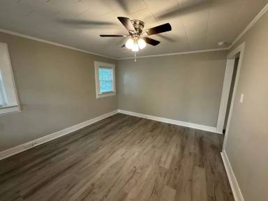 Main picture of 1514 W May Ave