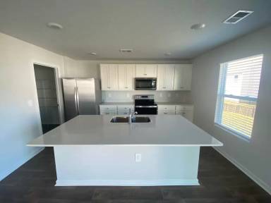 Main picture of 407 Seabreeze Dr