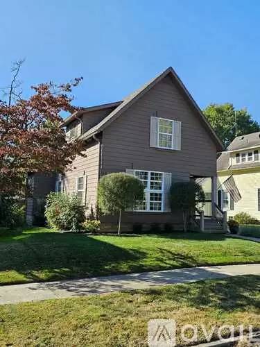 Main picture of 521 E Church St
