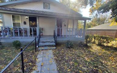 Main picture of 2917 Yale Ave