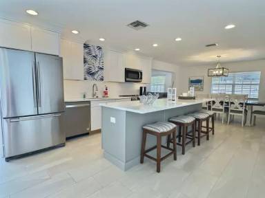 Main picture of 567 Venice Ln