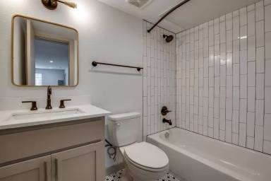Main picture of 6010 Victor St