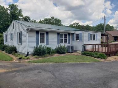 Main picture of 242 Sleepy Hollow Rd
