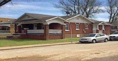 Main picture of 1152 E Elm St