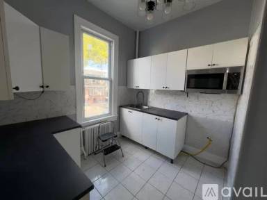 Main picture of 23 Irving St