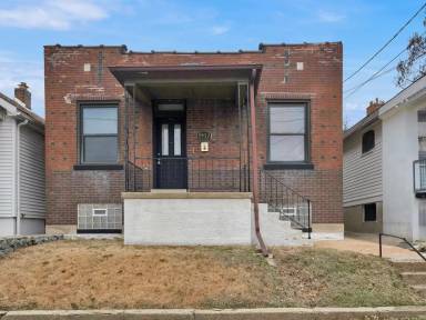 Main picture of 3957 Schiller Pl