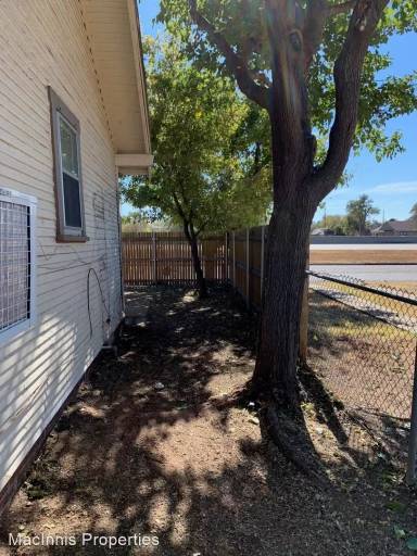 Main picture of 1205 SW 18th Ave