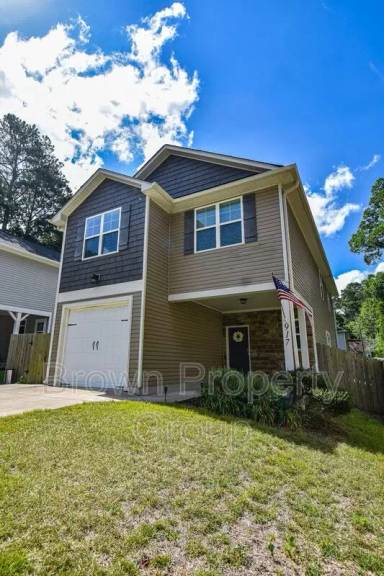 Main picture of 917 Carolina Ave